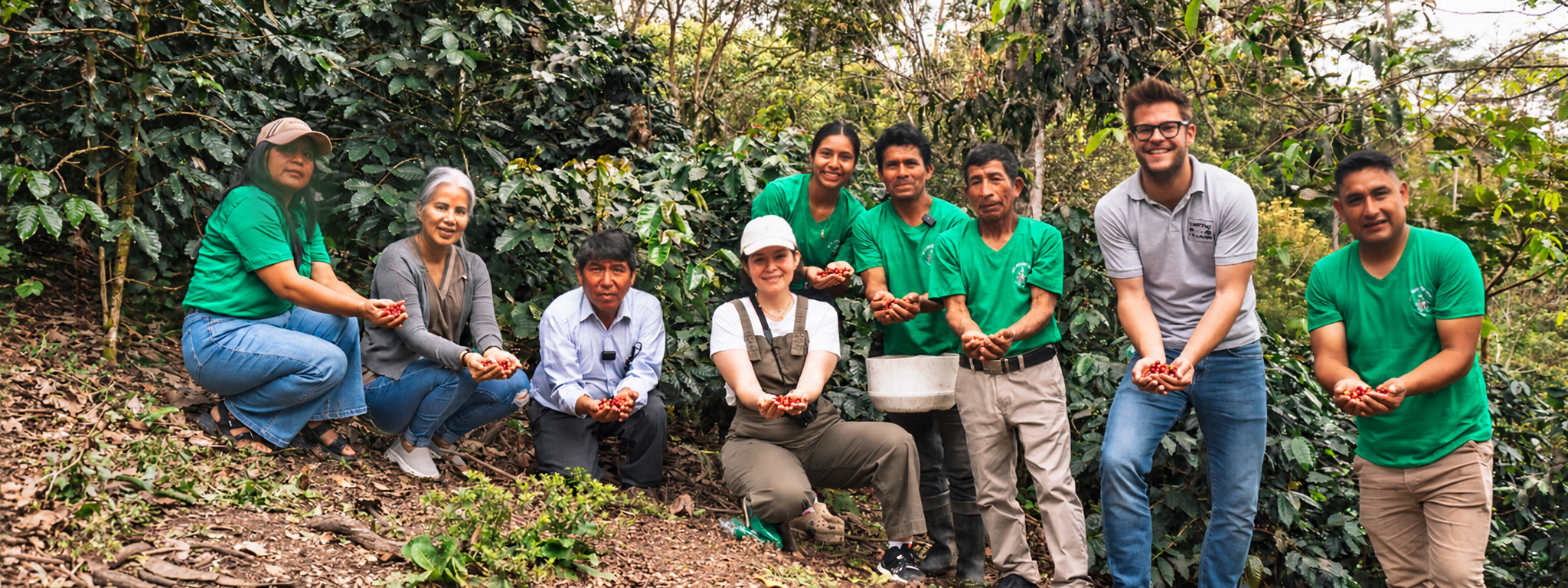 Familias y socios productores de la Red Organero Gera en el valle de Moyobamba
